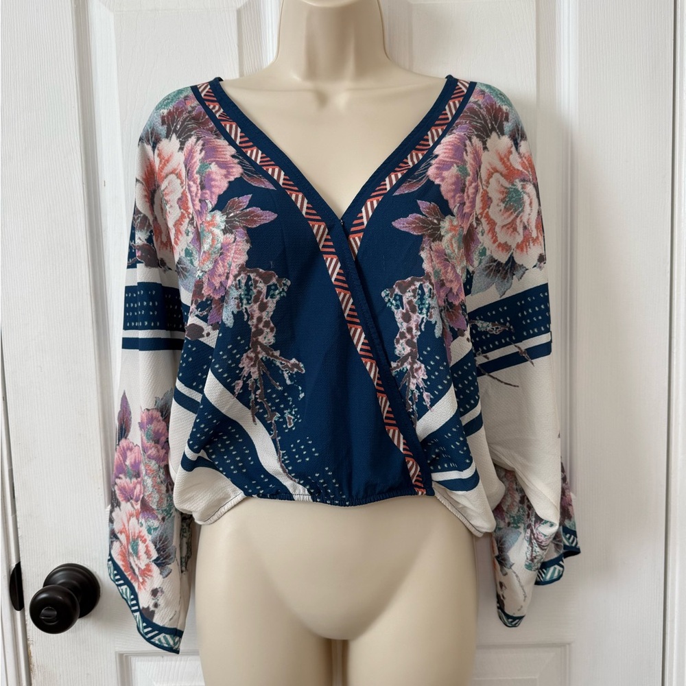 Flying Tomato Boho Floral Faux Wrap V-Neck Blouse Medium - Picture 3 of 6